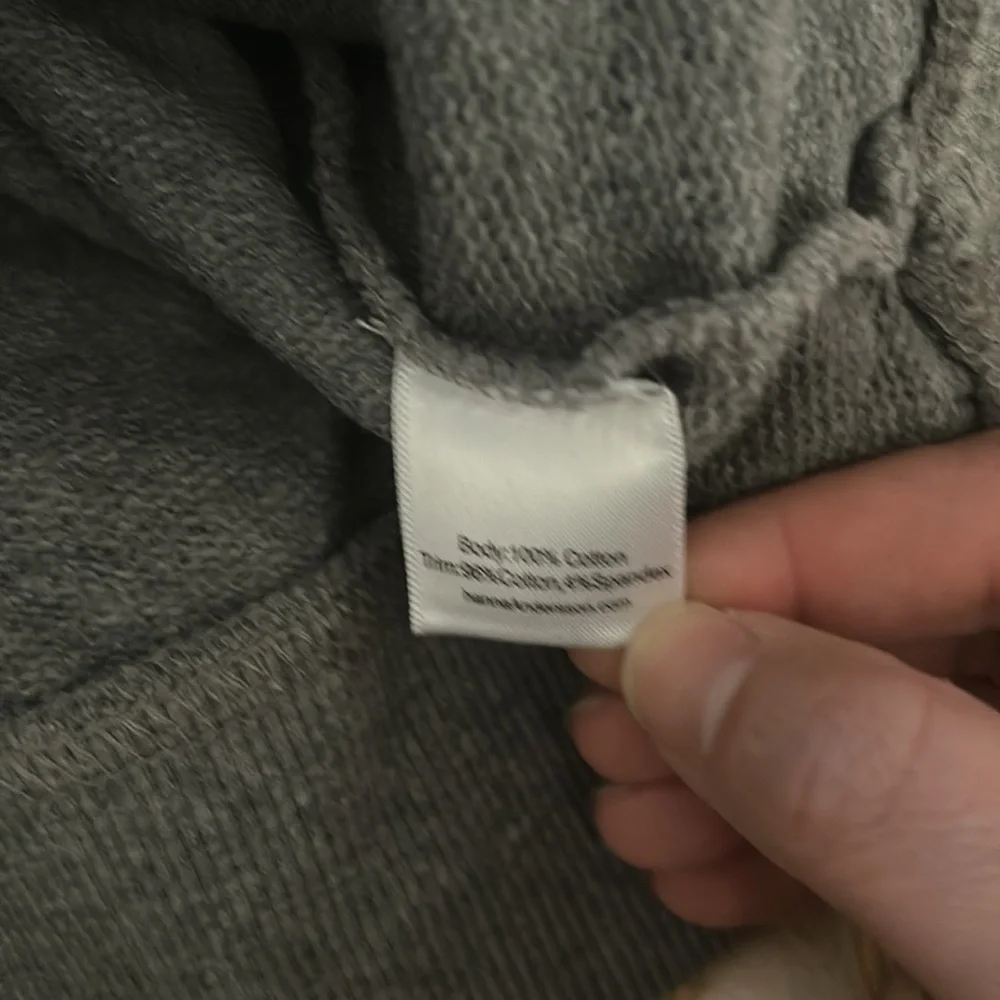 Hanna Andersson Ruffle Sweatshirt in French Terry. Size 6-7